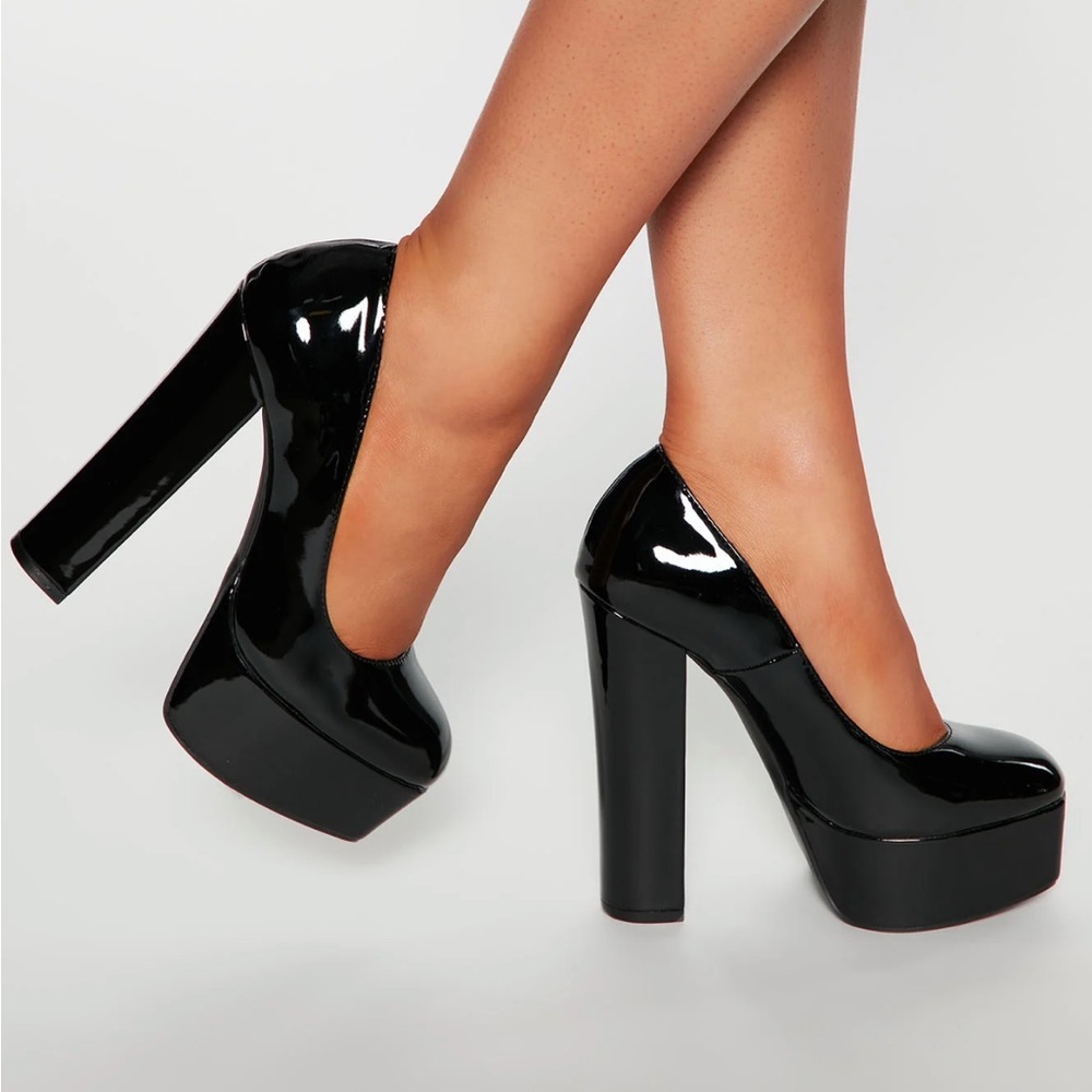 Size 11 black Fashion Nova shoes